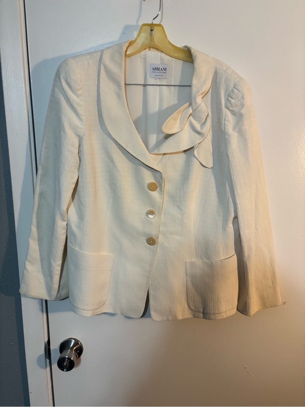 Armani Collezioni Cream Textured Bow Collar Jacket